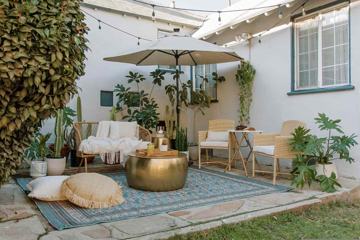 small-backyard-ideas-c54cbe73f6824a32822895102b933a40